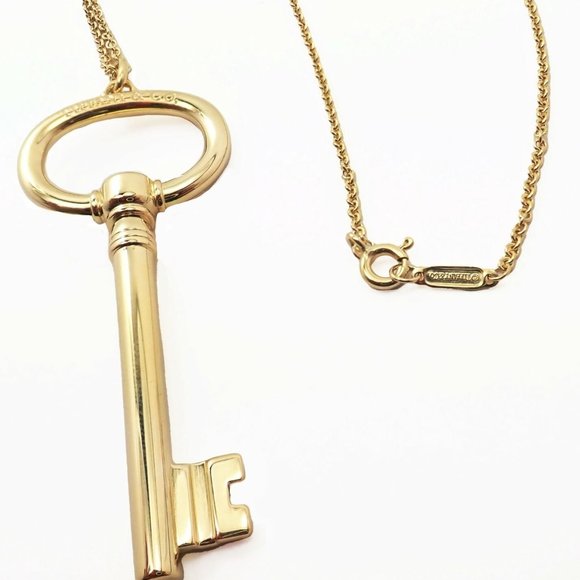 Authentic! Tiffany & Co 18k Yellow Gold Oval Key Pendant Necklace - Picture 3 of 6